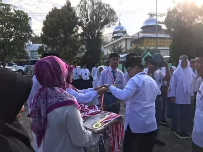 Pemberian Medali Juara