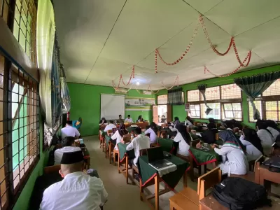 Pelaksanaan Kegiatan Lokakarya di Ruang Multimedia Madrasah